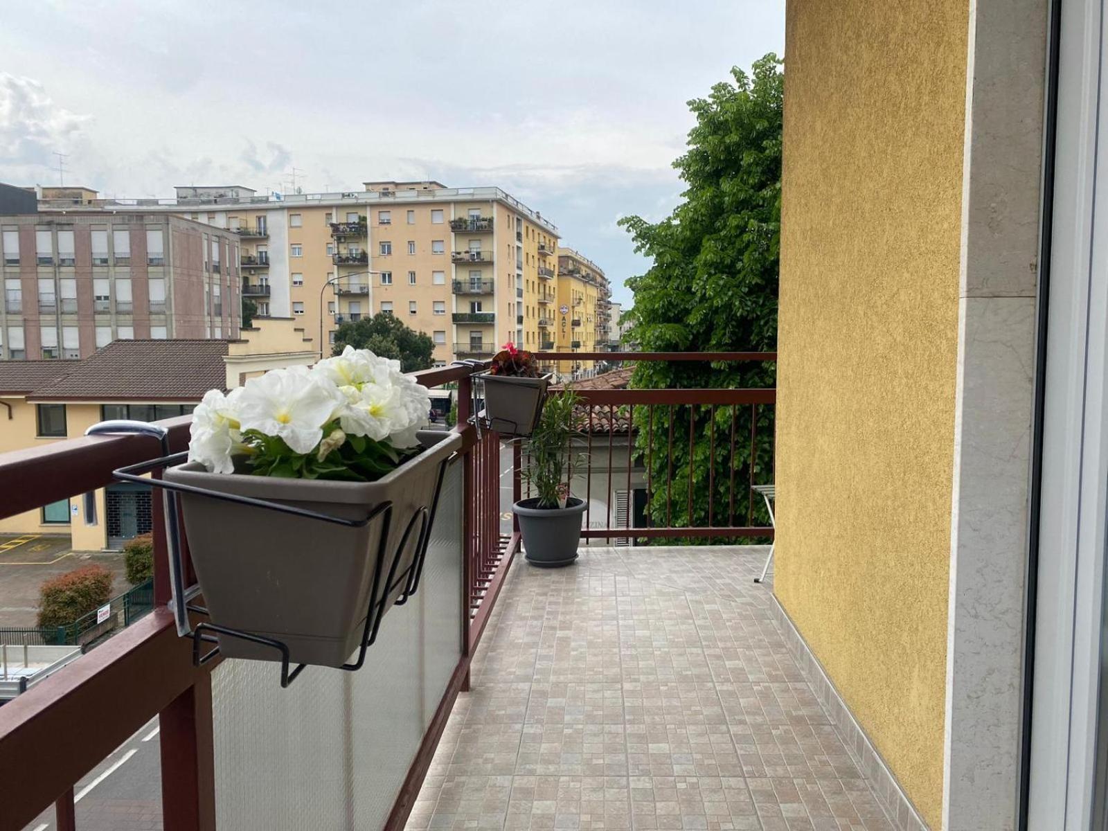 House By Naty Apartment Brescia Bagian luar foto